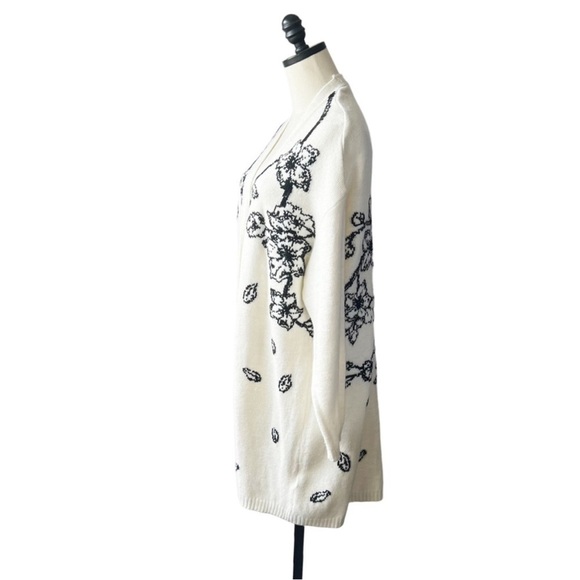 Anthropologie Women's Cardigan Sweater black and white (size small.) - Picture 4 of 5